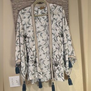 Skemo Cream and Green Cape with Tassel Details